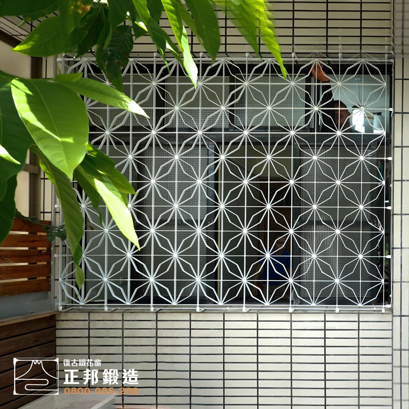 台中復古鐵花窗安裝 (烤FR-1738M2白平光)