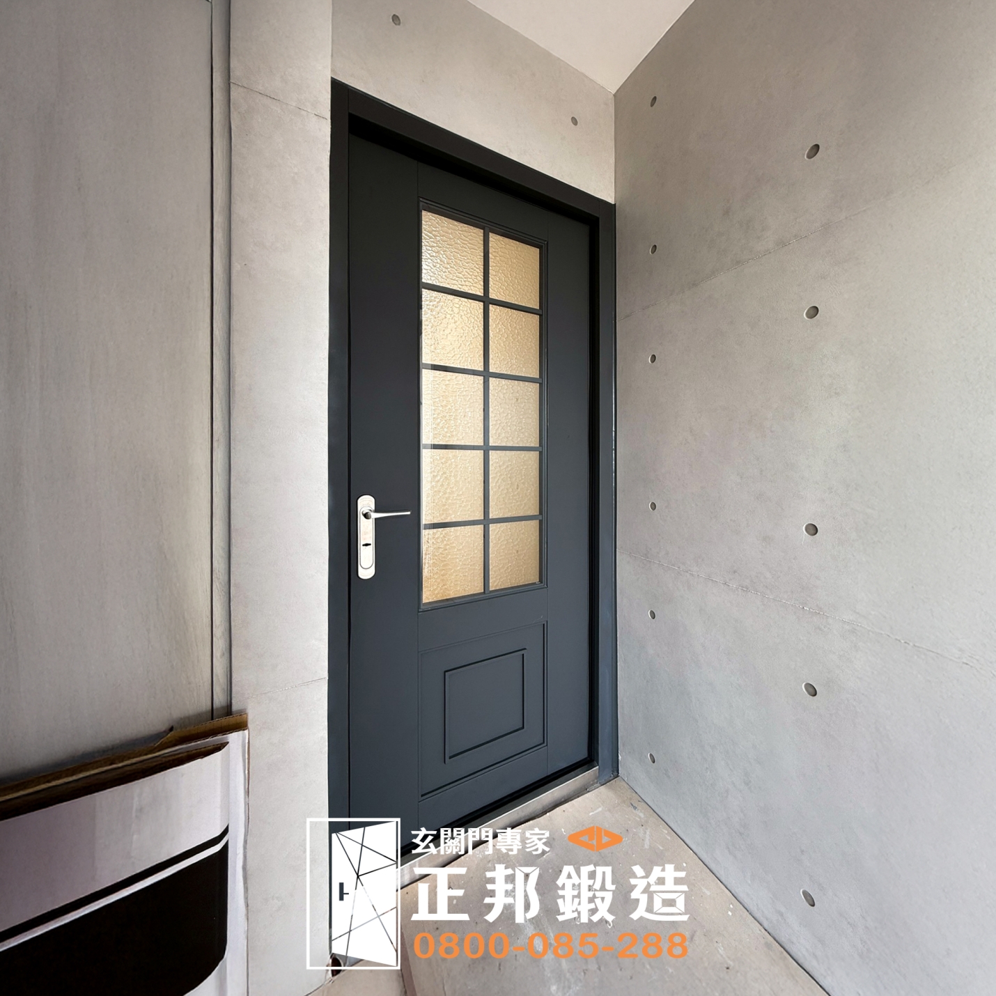 C9B-1078(烤漆顏色FR-2898) 美式格子玻璃門安裝案例照片 (3)