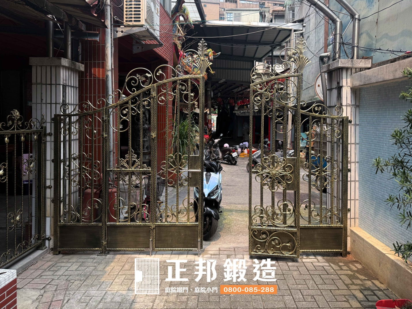 板橋黑鐵折門推薦案例,使用【C9C-2080/3807】黑鐵手動雙開二折門搭配固定屏風完工分享