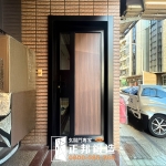 C9B-3019(烤漆顏色FR-9622.2508DG銅棕尤加利) 新北換門 木紋色大門 木紋玄關門 (2)