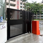 C9C-2001 (烤漆色號FR-9622) 高雄學校警衛室旁邊小門安裝 (4)