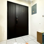 C9B-2003 (烤漆顏色FR-9637)瞄眼 新竹乾式施工換門安裝 (1)