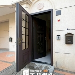 C9B-1078 (烤漆顏色FR-81255) 台中透天加裝玻璃門 (1)