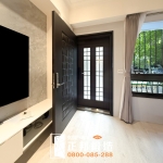 C9B-1008 玻璃門 (烤漆顏色FR-8679) 加裝電子鎖 基隆安裝案例 (1)