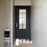 C9B-1078(烤漆顏色FR-2898) 美式格子玻璃門安裝案例照片 (4)