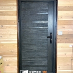 C9A-1050(刷古典褐) 內灣玄關門安裝 (2)