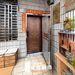 C9B-2004(烤底漆噴黑平光刷紅古銅偏黑) 平鎮玄關門安裝 (1)