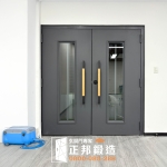 C9B-1103 烤FR-2910) 裝修玄關門安裝 (1)