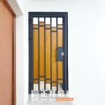 C9C-4027(簍空處加玻璃) (FR-2898G、胡桃木色、10光) 宜蘭庭院門安裝 (2)