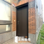 C9B-2040(FR-81255) 八德玄關門安裝 (3)