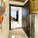 C9B-2038 (刷漆古典褐) 防火門鎖E686 大門安裝案例 (2)