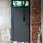 C9B-2063門框+門花FR-91024M2門扇烤漆色FR-2910 台北大門安裝案例 (2)