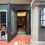 C9B-1025 (烤漆色FR-81255門花3803) 淡水大門安裝案例 (2)