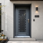 AI模擬示意圖：C9B-1059 搭配三合一通風門烤漆顏色FR-2898，淺灰色牆面新大樓建築，左側點綴小棵樹木，現代簡約風格