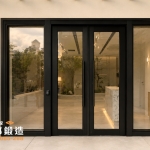 AI 模擬示意圖：正邦鍛造C9B-4006 社區大廈 社區大樓大廳雙開門 社區玻璃大門 風格別墅，米黃色刷牆設計