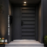 AI 模擬示意圖：正邦鍛造C9C-2062美式工業風信箱庭院門FR-2898G 深灰砂 現代黑白風格住宅，黑色外牆設計