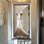 台北玄關門安裝案例，使用【C9B-2061／FR-1738】白平光玄關門搭配2015-H1銀色鎖具提升安全性與便利性