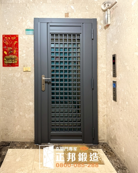 高雄雙玄關門施工前｜舊玄關門現況