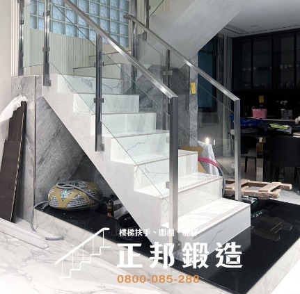 不鏽鋼玻璃樓梯扶手