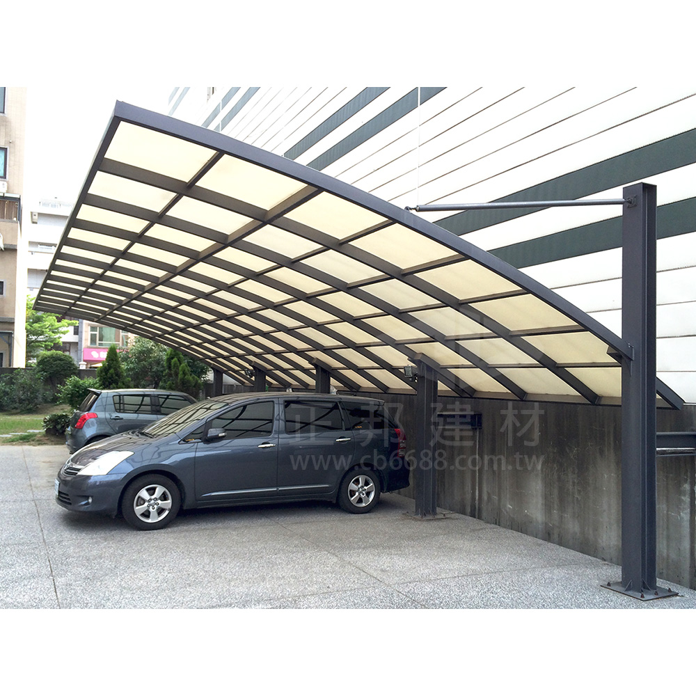 正邦鍛造工程級黑色立柱式停車棚，提供學校、辦公大樓大面積穩固遮雨防護，鋼結構堅固耐用，適合戶外大型停車場規劃。